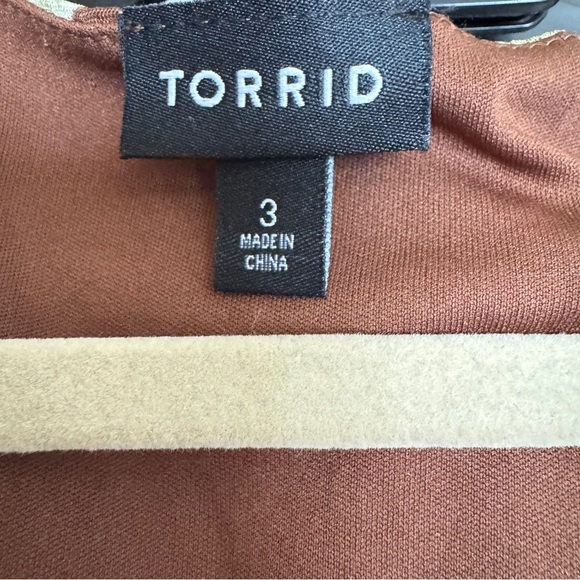 Torrid Brown Floral V-Neck Peplum Blouse Size 3/3X US - Picture 7 of 9